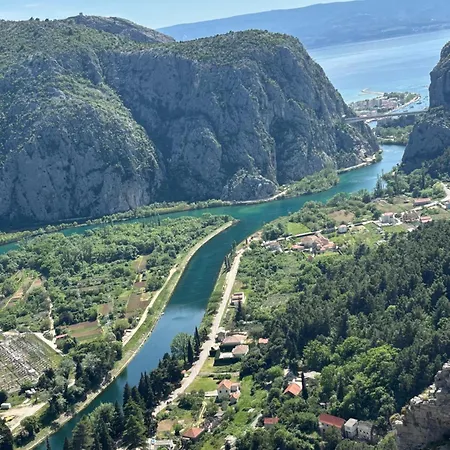 Adriatic شقة أوميس